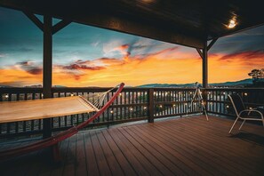 Property grounds - SkyDeck 43 | Modern Cabin Near Dollywood + Hot Tub (Sevierville)