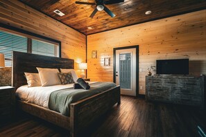 3 bedrooms, iron/ironing board, free WiFi, bed sheets - SkyDeck 43 | Modern Cabin Near Dollywood + Hot Tub (Sevierville)