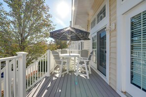 Outdoor dining - Game Room & Community Perks! Ocean View Retreat (Ocean View)