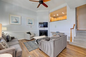 TV, table football - Game Room & Community Perks! Ocean View Retreat (Ocean View)