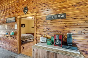 デスク、アイロン / アイロン台、旅行用ベビーベッド、インターネット