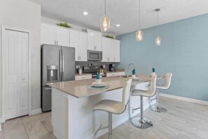 Room - Lovely Family Home - 8 Min to Disney! Stl106 (Osceola County)