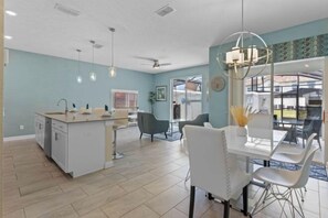 Room - Lovely Family Home - 8 Min to Disney! Stl106 (Osceola County)