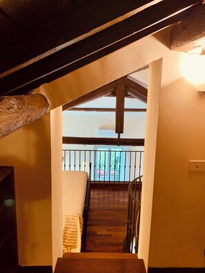 1 bedroom, iron/ironing board, free WiFi, bed sheets - Elegant Loft in 1500s Art Nouveau Villa with views of St. Peter's dome (Roma)