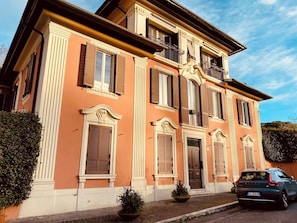 Exterior - Elegant Loft in 1500s Art Nouveau Villa with views of St. Peter's dome (Roma)