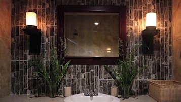 Familievilla - balkon | Badeværelse