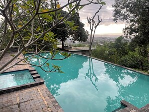 Outdoor pool - Covehill Green Resort (Pelabuhan Ratu)