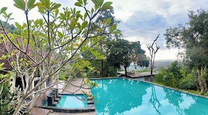 Hồ bơi ngoài trời 