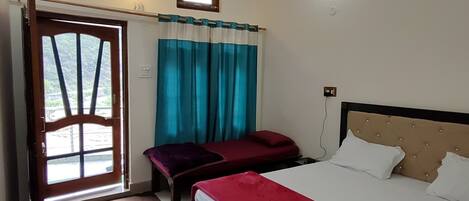 Double Room | Rollaway beds, free WiFi, bed sheets