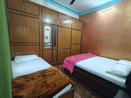 Triple Room | Rollaway beds, free WiFi, bed sheets