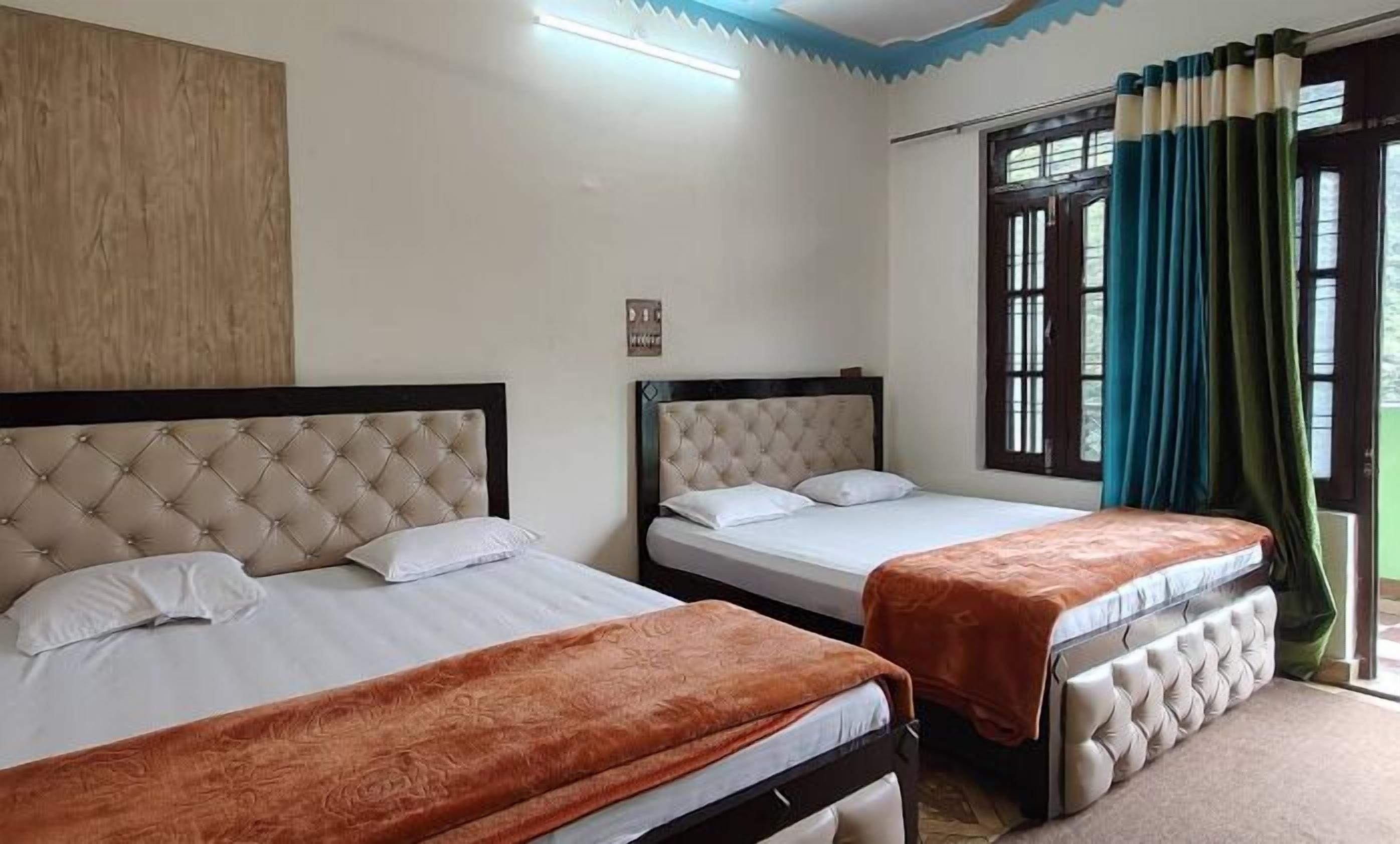 Quadruple Room | Rollaway beds, free WiFi, bed sheets