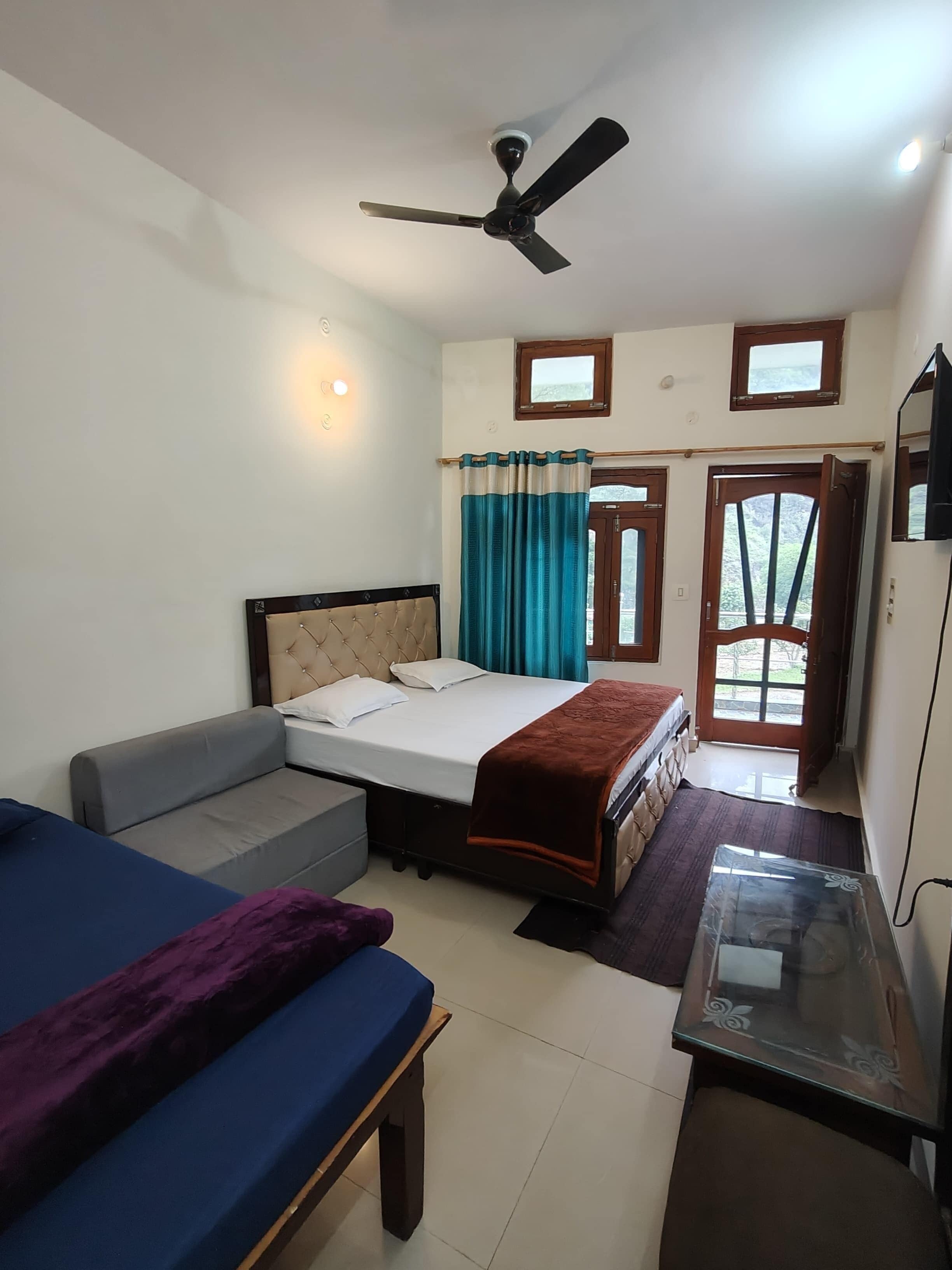 Triple Room | Rollaway beds, free WiFi, bed sheets