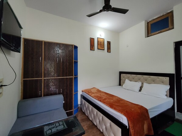 Quarto casal | Camas extras/dobráveis (sobretaxa), Wi-Fi de cortesia, roupa de cama