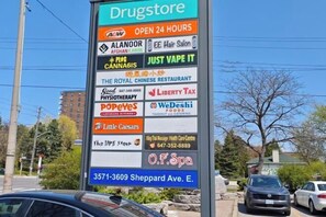 Self-parking (surcharge) - Warmwood Stay (Toronto)