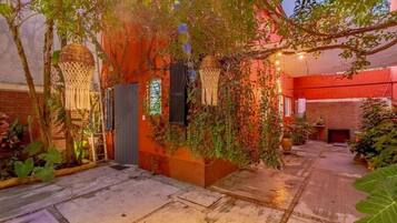 Casa, 4 habitaciones, balcón, vista al jardín | Áreas de la propiedad