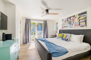 3 bedrooms, iron/ironing board, travel crib, free WiFi - Steps to Ocean & Bay, Mission Beach Escape (San Diego)