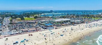 Steps to Ocean & Bay, Mission Beach Escape