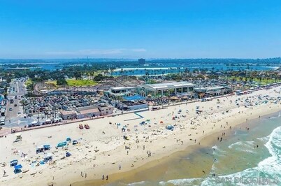 Steps to Ocean & Bay, Mission Beach Escape