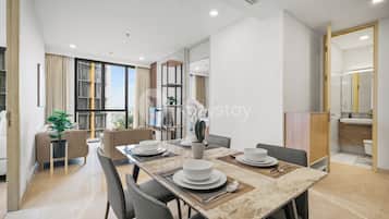 Apartamento, 2 quartos, vista para a cidade | Sala de jantar