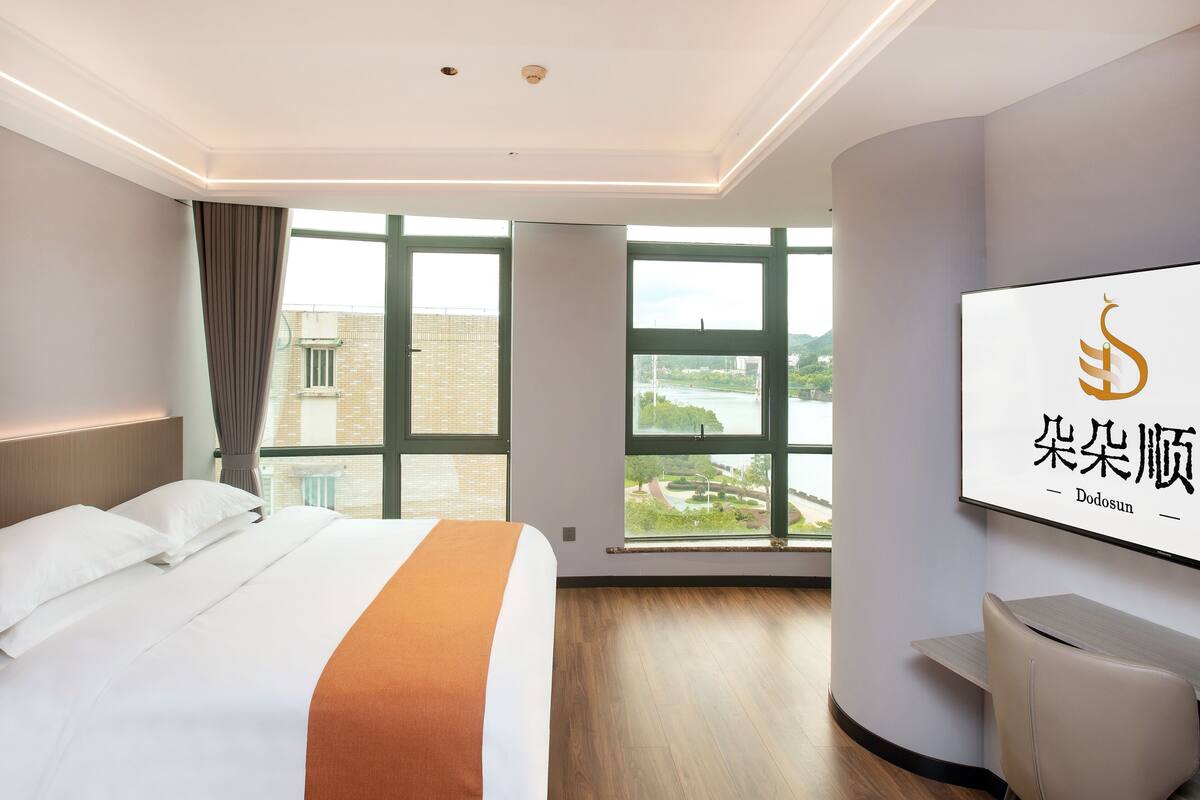 Basic Double Room, Canal View | Free WiFi