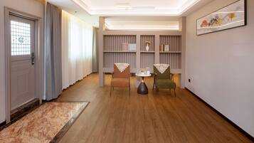 Executive Room, Canal View | Premium bedding, down comforters, individually decorated