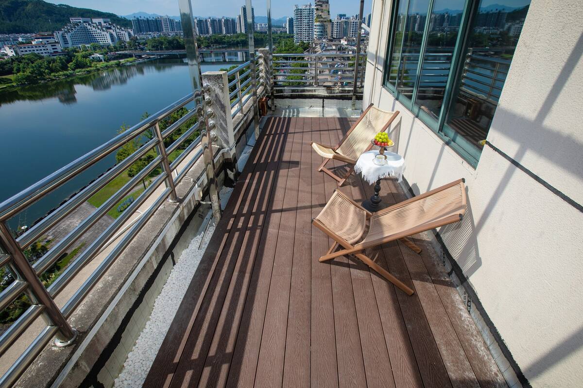 Habitación ejecutiva, vistas al canal | Ropa de cama de alta calidad y edredones de plumas