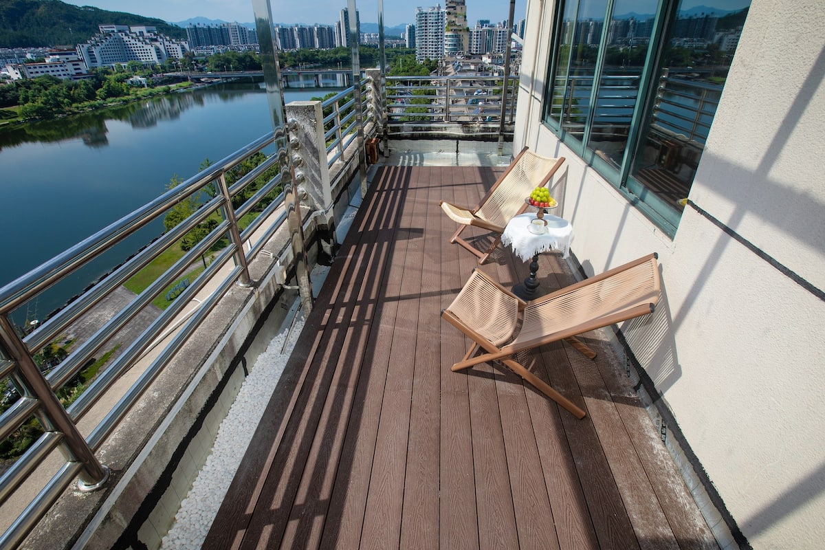 Premium bedding, down duvets, individually decorated