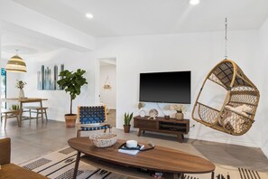 Interior - 3-bedroom family and pet friendly just 12 minutes from Joshua Tree National Park (Joshua Tree)