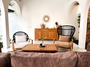 Huvila, patio, näköala uima-altaalle | Näkymä huoneesta