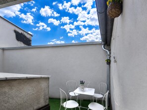 Exterior - 2BR Apt Next to Vienna Vibrant Center (Vienna)