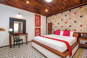 Iron/ironing board, WiFi, bed sheets - Peaceful 4-Bedroom Villa with Private Pool (Siem Reap)