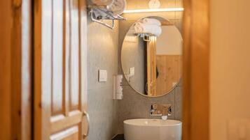 Shower, free toiletries, towels, soap