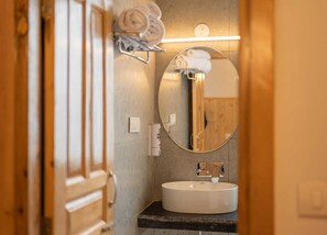 Shower, free toiletries, towels, soap