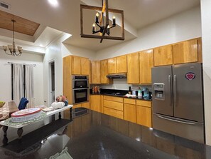 Private kitchen - Lake Belton House Getaway (Belton)