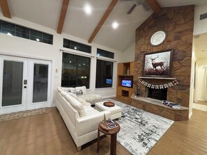 Smart TV - Lake Belton House Getaway (Belton)