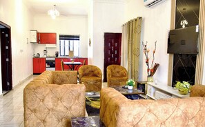 Apartamento, 2 quartos, acessível, para fumantes | Sala de estar