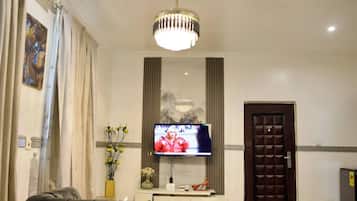 Studio, 1 Bedroom, Smoking, Balcony | Living room