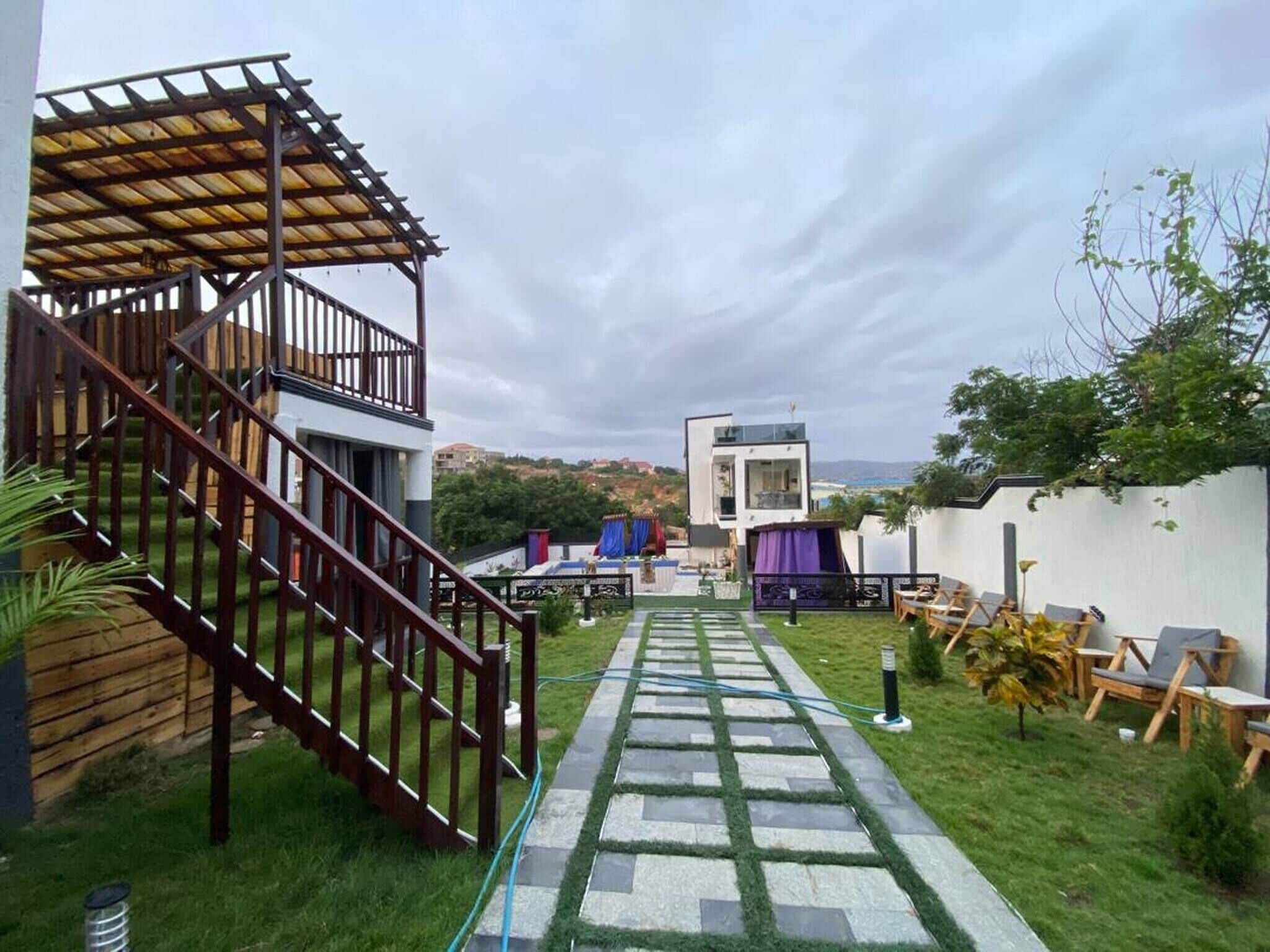 Studio, 1 Bedroom, Smoking, Balcony | Property grounds