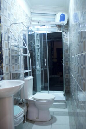 Studio, 1 Bedroom, Smoking, Balcony | Bathroom - Ft Realty Properties 17 (Accra)