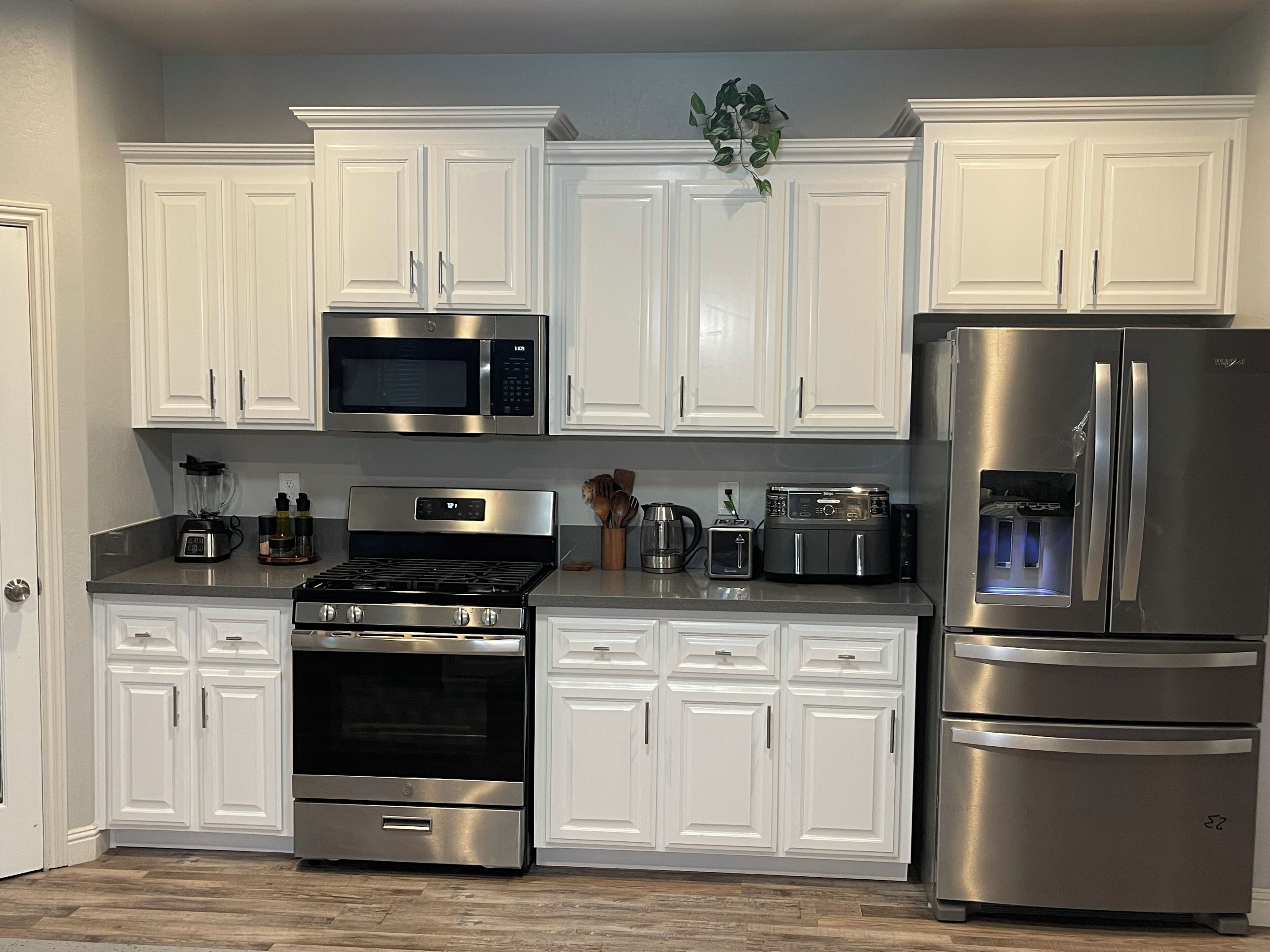 Micro-ondes, four, plaque de cuisson, lave-vaisselle