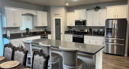 Modern 3-bed Home with New Appliances, very Spacious Backyard with EV charger