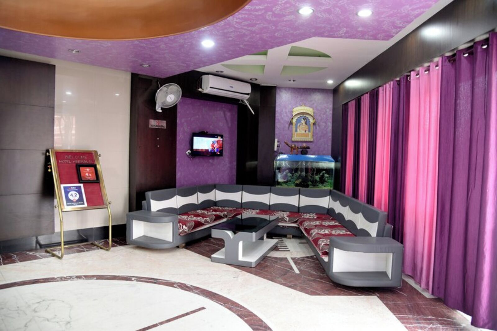 Télévision à écran plat de 32 pouces avec chaînes numériques