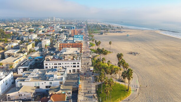 A coastal cityscape with a beach, buildings, and a clear sky. - Beach Home with Open Living & Walkability to Abbot Kinney | Venice Drift (Los Angeles)
