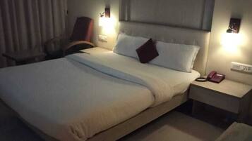 Desk, laptop workspace, free WiFi