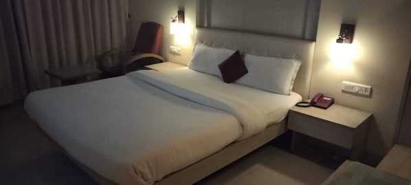 Desk, laptop workspace, free WiFi