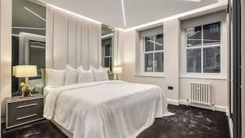 2 bedrooms, desk, iron/ironing board, travel crib