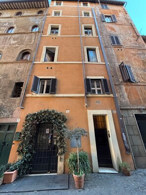Exterior - Uberto House (Roma)