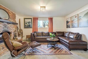 TV, fireplace, offices - Trailbend Crossing! Hot Tub near Garden of the Gods (Colorado Springs)