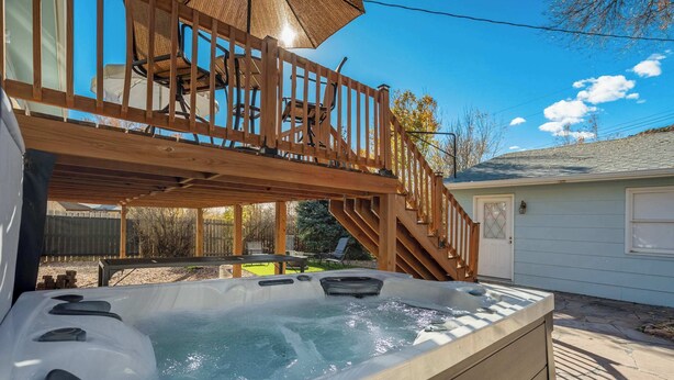 A hot tub on a wooden deck with a view of a house in the background. - Trailbend Crossing! Hot Tub near Garden of the Gods (Colorado Springs)