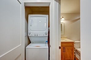 Interior - Hacienda Chiquita! Centrally Located Private Basement (Buena Vista)